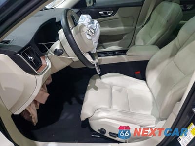 Zdjęcie 7 z 11 samochodu: 2020 VOLVO V60 CROSS COUNTRY T5 MOMENTUM VIN:YV4102WK1L1048787 - miniatura