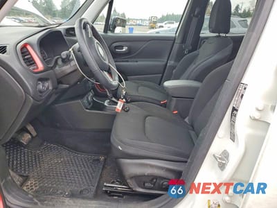 Zdjęcie 7 z 12 samochodu: 2023 JEEP RENEGADE LATITUDE VIN:ZACNJDB16PPP56174 - miniatura