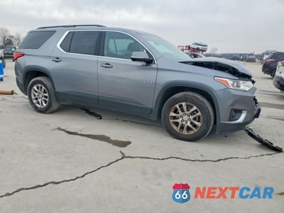 Czwarte zdjęcie samochodu z boku: 2020 CHEVROLET TRAVERSE LT VIN:1GNERGKW9LJ197214 - miniatura