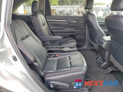 Zdjęcie 11 z 13 samochodu: 2019 TOYOTA HIGHLANDER SE VIN:5TDKZRFH7KS567953 - miniatura