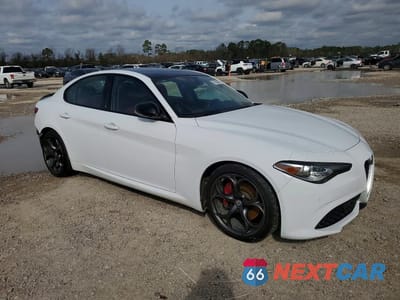 Czwarte zdjęcie samochodu z boku: 2018 ALFA ROMEO GIULIA TI VIN:ZARFAECN5J7579562 - miniatura