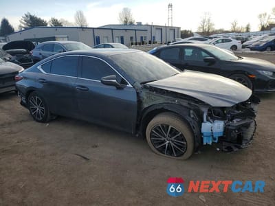 Czwarte zdjęcie samochodu z boku: 2025 LEXUS ES 350 BASE VIN:58ADZ1B15SU190297 - miniatura