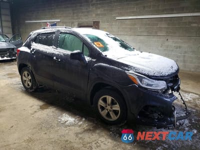 Czwarte zdjęcie samochodu z boku: 2022 CHEVROLET TRAX 1LT VIN:KL7CJPSM7NB566863 - miniatura