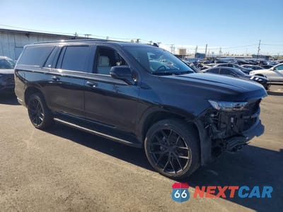 Czwarte zdjęcie samochodu z boku: 2021 CADILLAC ESCALADE ESV SPORT VIN:1GYS4PKL4MR366424 - miniatura