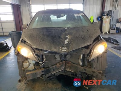 Piąte zdjęcie samochodu w środku: 2014 TOYOTA SIENNA SPORT VIN:5TDXK3DC4ES428690 - miniatura