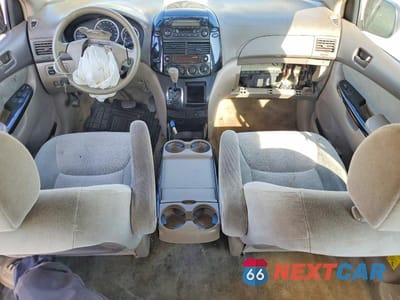 Zdjęcie 8 z 14 samochodu: 2005 TOYOTA SIENNA CE 8 PASSENGER VIN:5TDZA23C75S335637 - miniatura