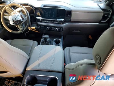 Zdjęcie 8 z 11 samochodu: 2024 GMC SIERRA K1500 SLT VIN:1GTUUDE86RZ281578 - miniatura
