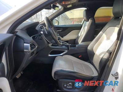 Zdjęcie 7 z 12 samochodu: 2019 JAGUAR F-PACE R - SPORT VIN:SADCL2GX4KA601612 - miniatura