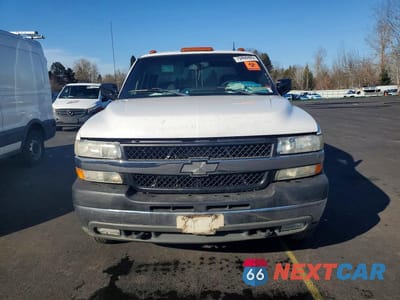 Piąte zdjęcie samochodu w środku: 2002 CHEVROLET SILVERADO K3500 VIN:1GCJK331X2F167406 - miniatura
