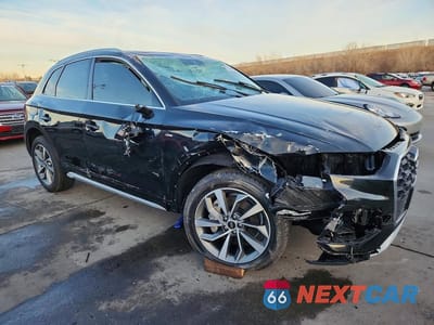 Czwarte zdjęcie samochodu z boku: 2023 AUDI Q5 PREMIUM PLUS 45 VIN:WA1EAAFY1P2164176 - miniatura