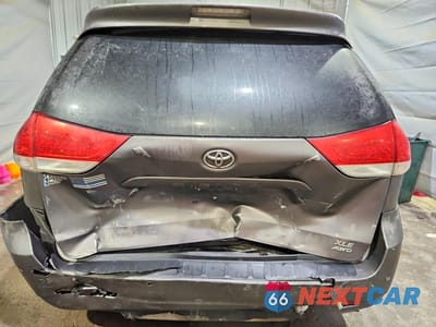 Zdjęcie 6 z 13 samochodu: 2014 TOYOTA SIENNA VIN:5TDDK3DCXES087153 - miniatura