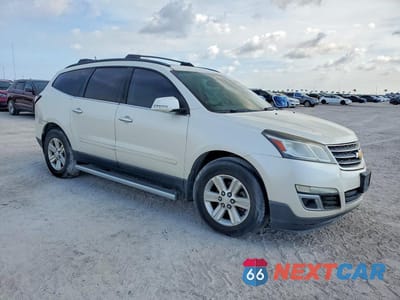 Czwarte zdjęcie samochodu z boku: 2014 CHEVROLET TRAVERSE LT VIN:1GNKRHKD0EJ331733 - miniatura