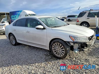 Czwarte zdjęcie samochodu z boku: 2017 VOLKSWAGEN PASSAT SE VIN:1VWBT7A34HC062820 - miniatura