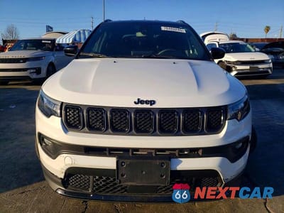 Piąte zdjęcie samochodu w środku: 2023 JEEP COMPASS LATITUDE VIN:3C4NJDBN0PT507545 - miniatura