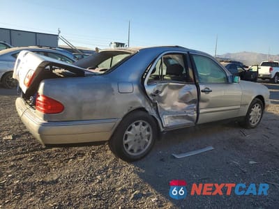 Trzecie zdjęcie samochodu z tyłu: 1999 MERCEDES-BENZ E 320 VIN:WDBJF65H3XA858165 - miniatura