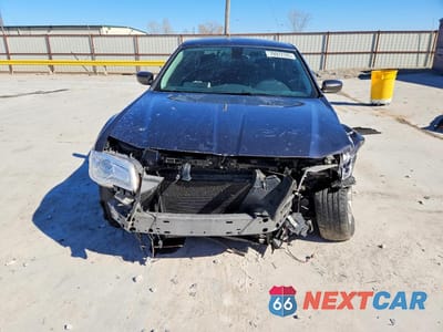 Piąte zdjęcie samochodu w środku: 2016 CHRYSLER 300 LIMITED VIN:2C3CCAAG1GH190620 - miniatura