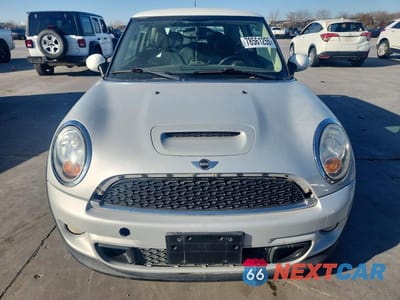 Piąte zdjęcie samochodu w środku: 2012 MINI COOPER S VIN:WMWSV3C55CT387213 - miniatura