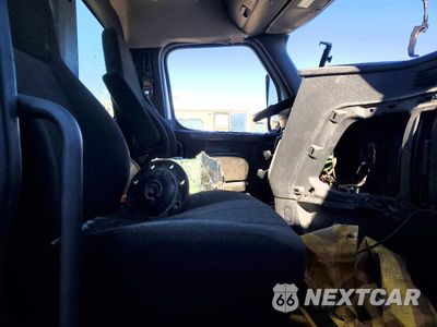 Zdjęcie 6 z 10 samochodu: 2020 FREIGHTLINER CASCADIA 126 SEMI TRUCK VIN:1FUJHLDV1LLLM1794 - miniatura