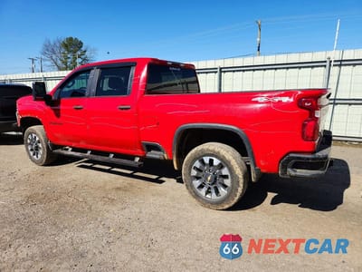 Drugie zdjęcie samochodu z przodu: 2021 CHEVROLET SILVERADO K2500 CUSTOM VIN:1GC4YME77MF300726 - miniatura