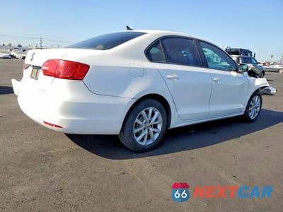 Trzecie zdjęcie samochodu z tyłu: 2011 VOLKSWAGEN JETTA SE VIN:3VWDZ7AJ4BM317526 - miniatura