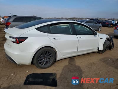 Trzecie zdjęcie samochodu z tyłu: 2024 TESLA MODEL 3 VIN:5YJ3E1EB1RF846652 - miniatura