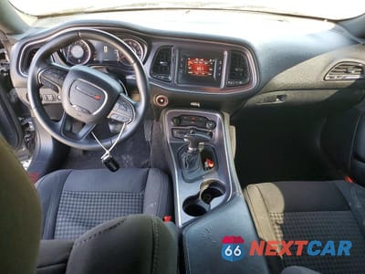 Zdjęcie 8 z 12 samochodu: 2016 DODGE CHALLENGER SXT VIN:2C3CDZAG8GH131785 - miniatura