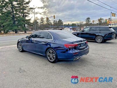 Trzecie zdjęcie samochodu z tyłu: 2021 MERCEDES-BENZ E 350 4MATIC VIN:W1KZF8EB2MA948663 - miniatura