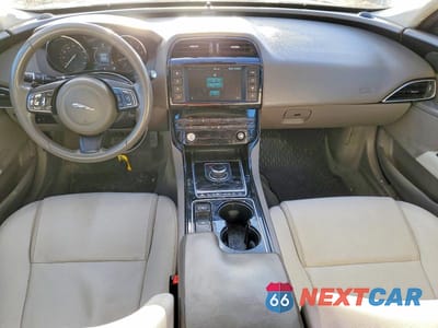 Zdjęcie 8 z 11 samochodu: 2017 JAGUAR XE PREMIUM VIN:SAJAD4BG9HA964694 - miniatura