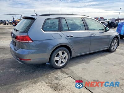 Trzecie zdjęcie samochodu z tyłu: 2018 VOLKSWAGEN GOLF SPORTWAGEN S VIN:3VWD17AU3JM758905 - miniatura