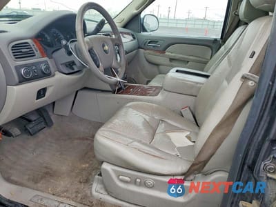 Zdjęcie 6 z 12 samochodu: 2010 CHEVROLET SUBURBAN K1500 LTZ VIN:1GNUKKE39AR186359 - miniatura