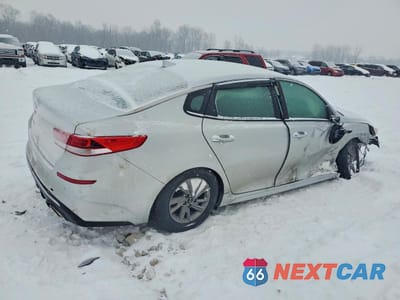 Trzecie zdjęcie samochodu z tyłu: 2020 KIA OPTIMA LX VIN:5XXGT4L34LG437778 - miniatura