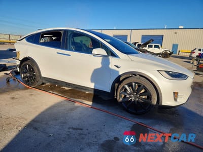 Czwarte zdjęcie samochodu z boku: 2019 TESLA MODEL X VIN:5YJXCBE20KF198501 - miniatura