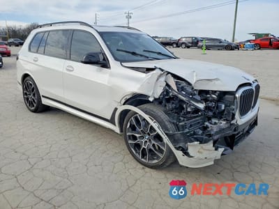 Czwarte zdjęcie samochodu z boku: 2025 BMW X7 M60I VIN:5UX33EM07S9X58023 - miniatura