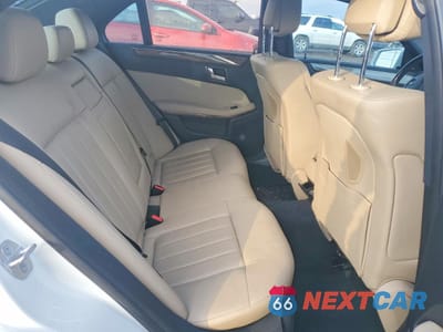 Zdjęcie 10 z 13 samochodu: 2010 MERCEDES-BENZ E 550 4MATIC VIN:WDDHF9AB3AA236651 - miniatura