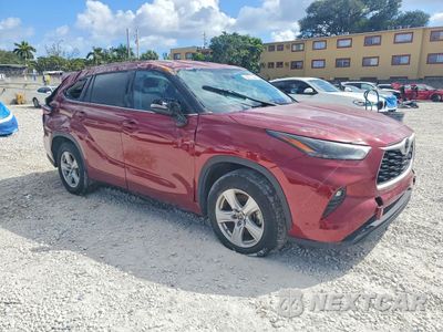 Czwarte zdjęcie samochodu z boku: 2022 TOYOTA HIGHLANDER LE VIN:5TDZZRAH1NS135417 - miniatura