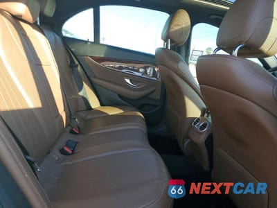Zdjęcie 10 z 12 samochodu: 2017 MERCEDES-BENZ E 300 4MATIC VIN:WDDZF4KB8HA098329 - miniatura