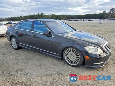Czwarte zdjęcie samochodu z boku: 2011 MERCEDES-BENZ S 550 VIN:WDDNG7BB9BA415149 - miniatura