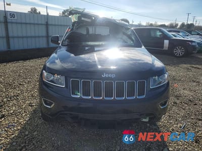 Piąte zdjęcie samochodu w środku: 2016 JEEP GRAND CHEROKEE LAREDO VIN:1C4RJFAG5GC325495 - miniatura