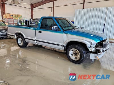 Czwarte zdjęcie samochodu z boku: 1994 CHEVROLET S TRUCK VIN:1GCCS1449RK154394 - miniatura