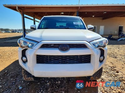 Piąte zdjęcie samochodu w środku: 2019 TOYOTA 4RUNNER SR5/SR5 PREMIUM VIN:JTEBU5JR8K5627781 - miniatura
