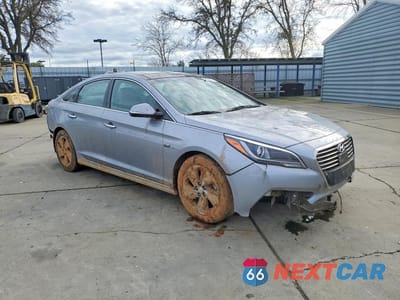 Czwarte zdjęcie samochodu z boku: 2016 HYUNDAI SONATA HYBRID LIMITED VIN:KMHE34L17GA029309 - miniatura