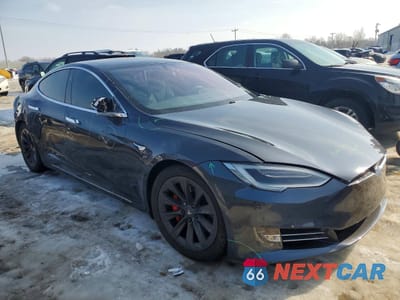 Czwarte zdjęcie samochodu z boku: 2019 TESLA MODEL S VIN:5YJSA1E49KF336824 - miniatura
