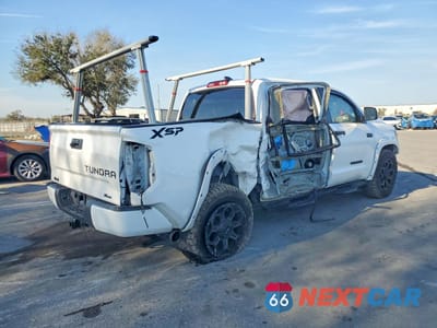 Trzecie zdjęcie samochodu z tyłu: 2021 TOYOTA TUNDRA VIN:5TFDY5F19MX966142 - miniatura