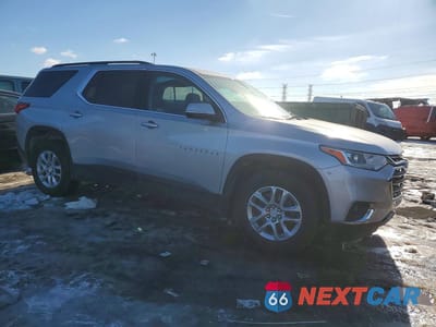 Czwarte zdjęcie samochodu z boku: 2021 CHEVROLET TRAVERSE LT VIN:1GNEVHKWXMJ148090 - miniatura