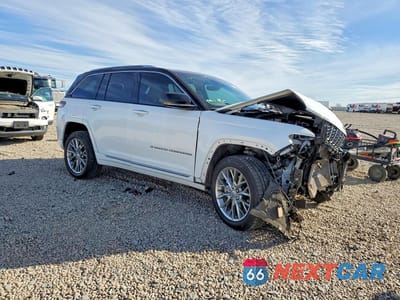 Czwarte zdjęcie samochodu z boku: 2023 JEEP GRAND CHEROKEE SUMMIT 4XE VIN:1C4RJYE69P8788739 - miniatura