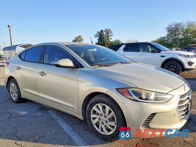 Czwarte zdjęcie samochodu z boku: 2017 HYUNDAI ELANTRA SE VIN:KMHD74LFXHU092531 - miniatura