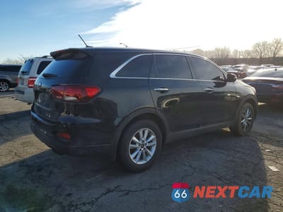 Trzecie zdjęcie samochodu z tyłu: 2019 KIA SORENTO L VIN:5XYPG4A38KG528585 - miniatura