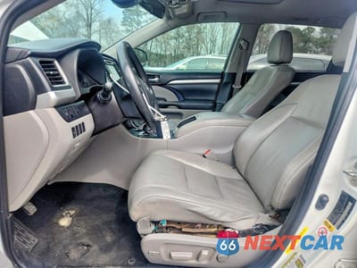 Zdjęcie 7 z 12 samochodu: 2019 TOYOTA HIGHLANDER SE VIN:5TDKZRFH9KS555979 - miniatura