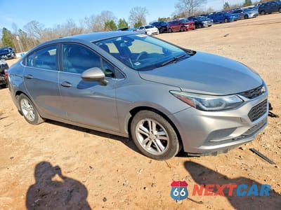 Czwarte zdjęcie samochodu z boku: 2017 CHEVROLET CRUZE LT VIN:1G1BE5SMXH7236612 - miniatura