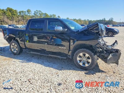 Czwarte zdjęcie samochodu z boku: 2024 RAM 1500 LARAMIE VIN:1C6SRFJT7RN160037 - miniatura